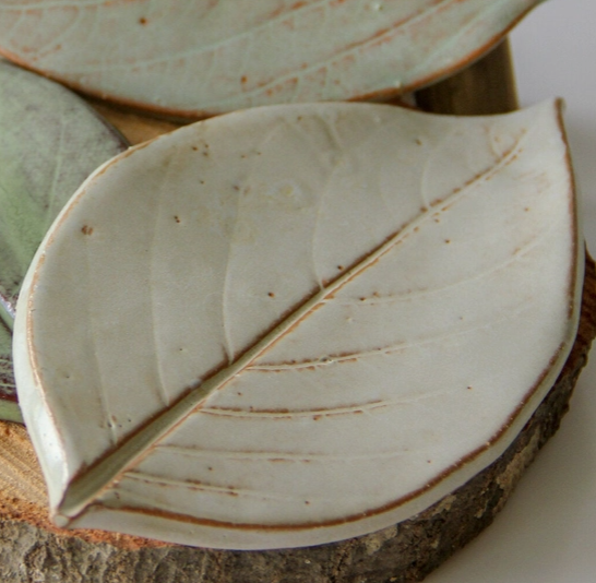 Large Leaf Soap Dish - Oyster